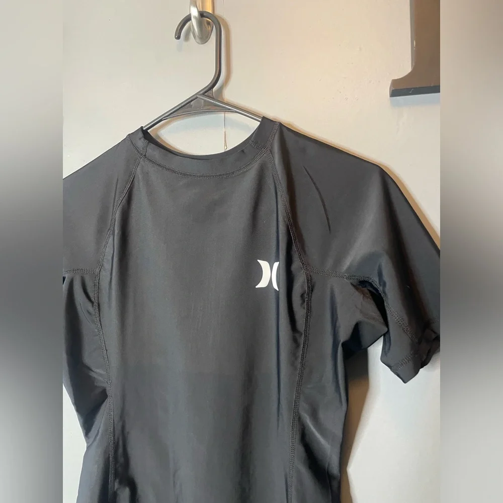 Hurley Black Short Sleeve Swim Top‎ with White Logo UPF 50 size small